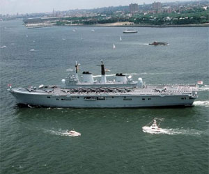 Image of the HMS Ark Royal (R07)
