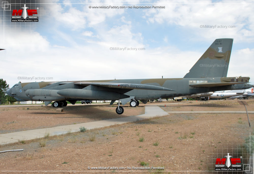 Image of the Boeing B-52 Stratofortress