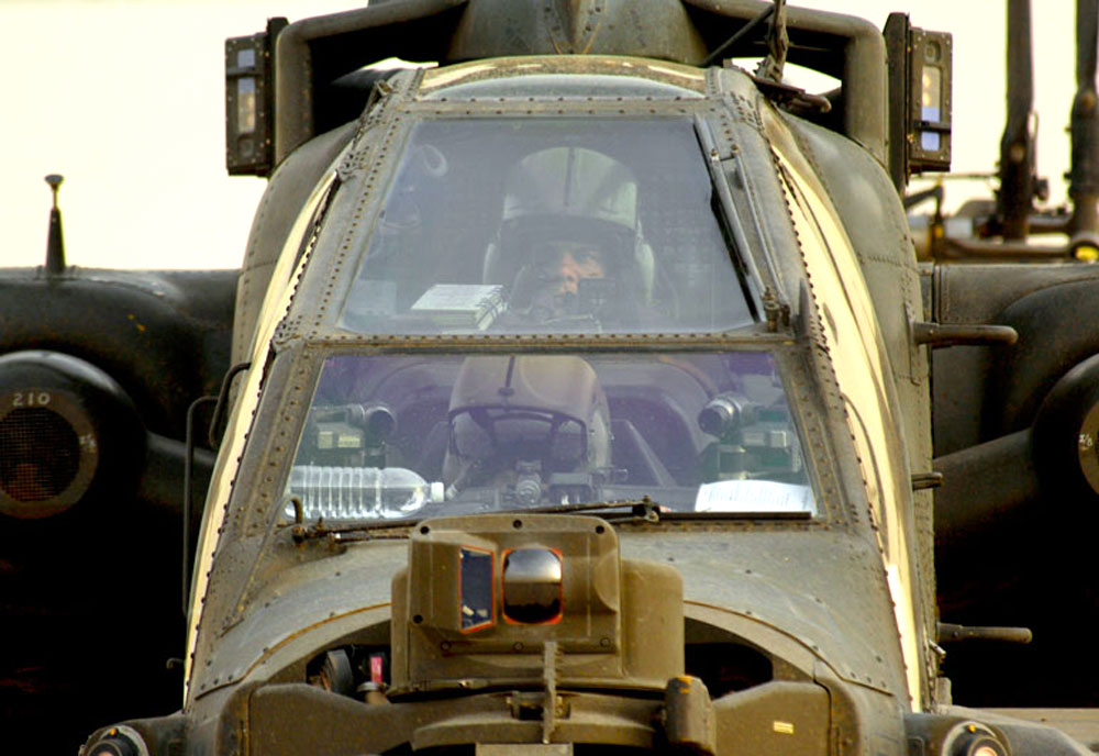 Image of the Boeing (Hughes) AH-64 Apache