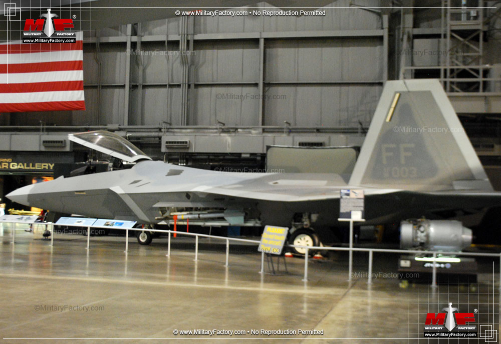 Image of the Lockheed Martin YF-22 (Raptor)