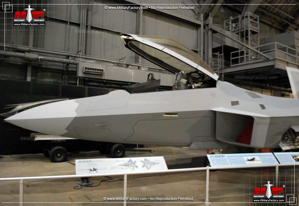 Image of the Lockheed Martin YF-22 (Raptor)