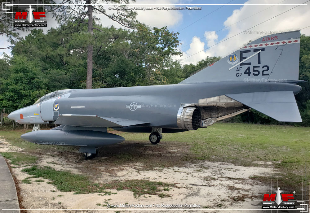 Image of the McDonnell Douglas RF-4 Phantom II