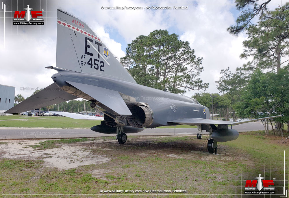 Image of the McDonnell Douglas RF-4 Phantom II