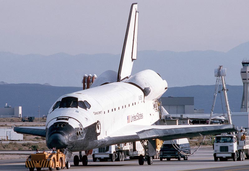 Image of the Space Shuttle Discovery (OV-103)