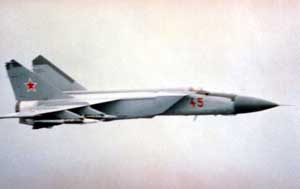 Right side view of the MiG-25 in flight; color