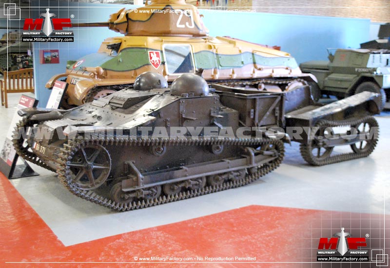 KAMIYA 1/144 WWII French Renault UE Chenillette tank Resin Kit #FRC401 
