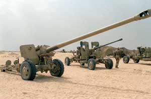Iraqi Type 59 field gun alongside S-60 AAA system.