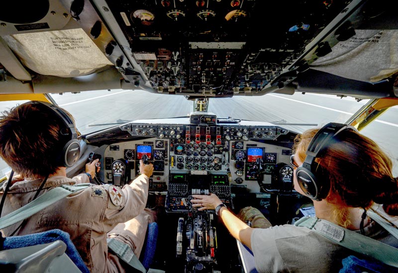 Cockpit image of the Boeing KC-135R Stratotanker