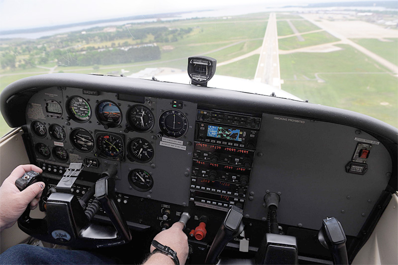 Cockpit image of the Cessna 172 (Skyhawk)