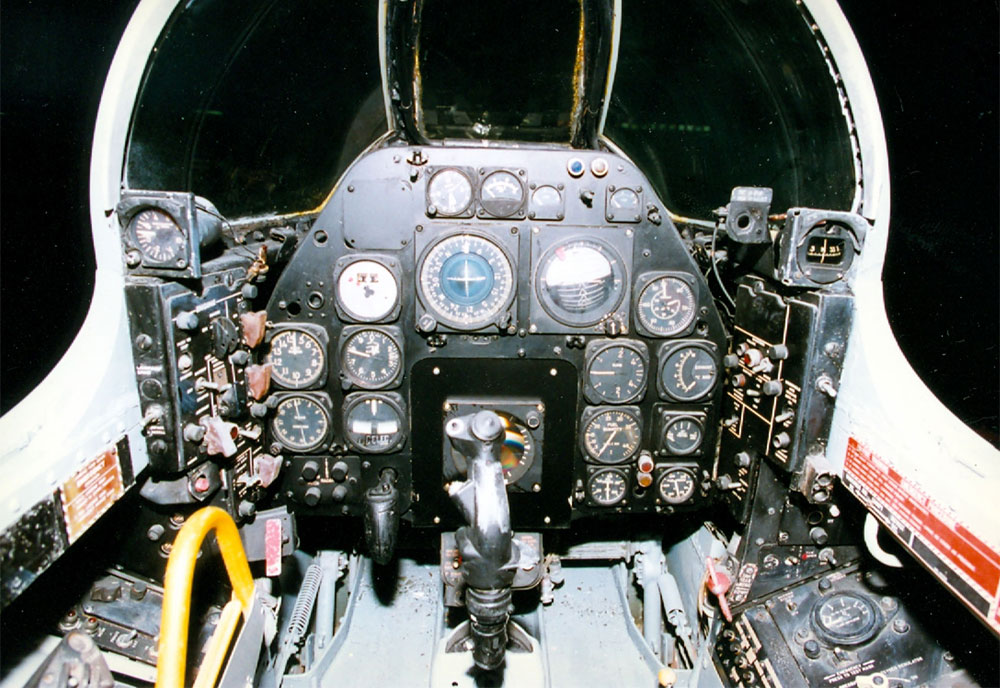 Cockpit image of the North American F-86D Sabre Dog