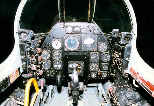 Cockpit picture of the North American F-86D/K/L (Sabre Dog)