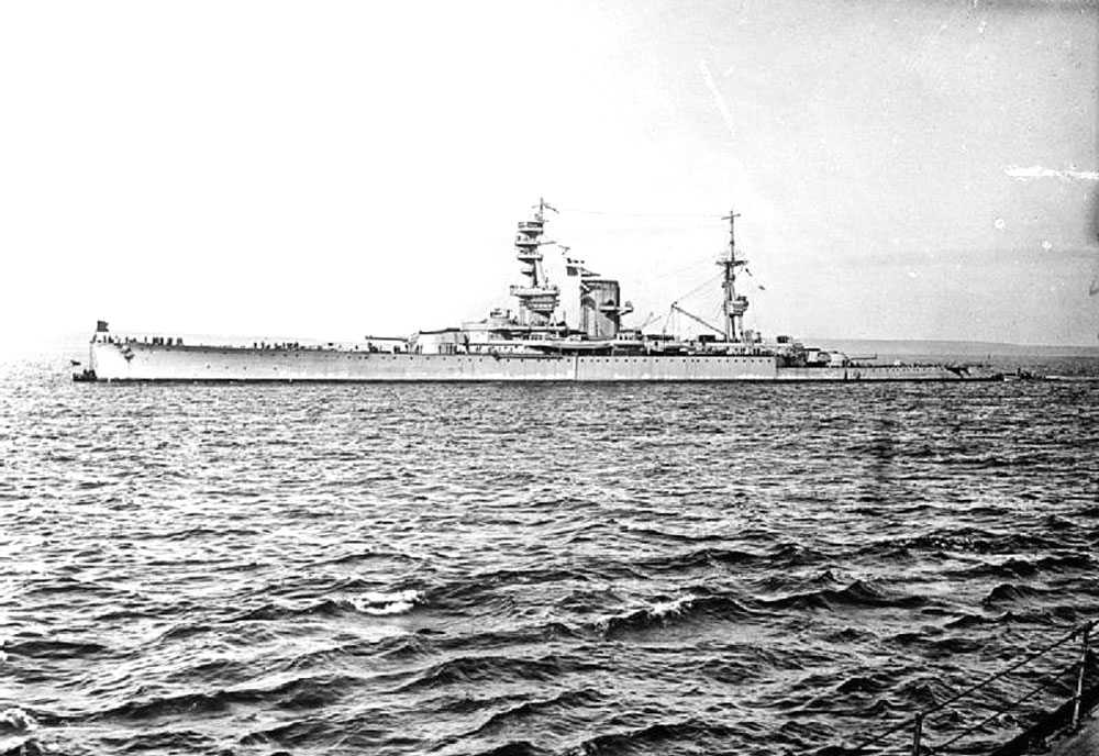 Image of the HMS Courageous (50)