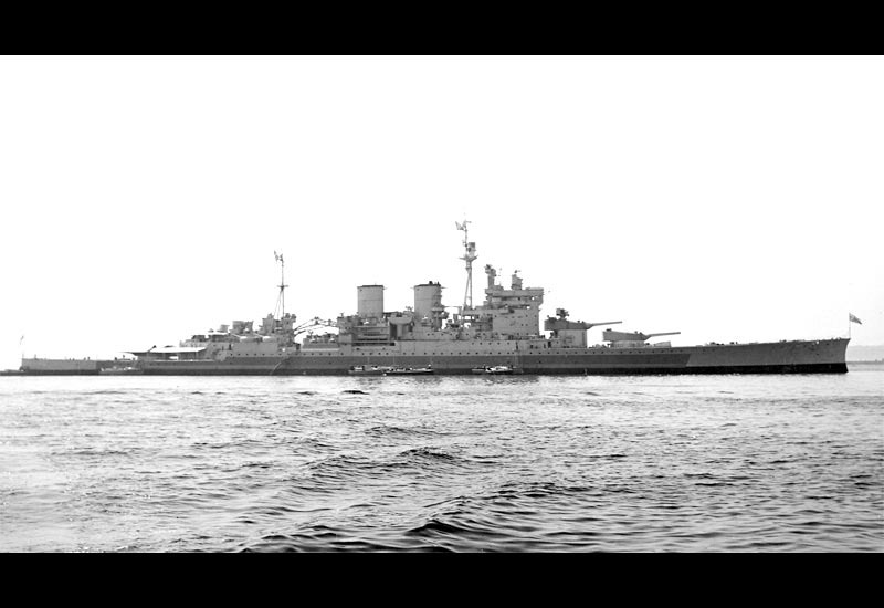 Image of the HMS Renown (72)