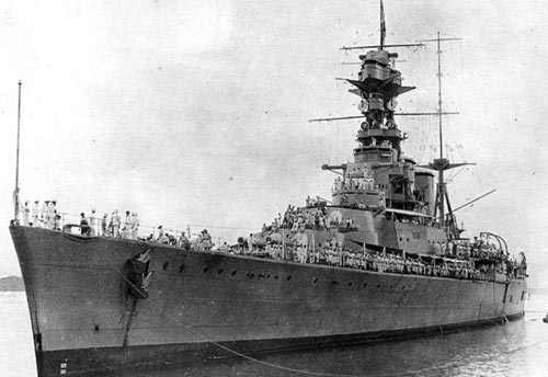 Bow portside view of the HMS Hood managing the Panama Canal Zone