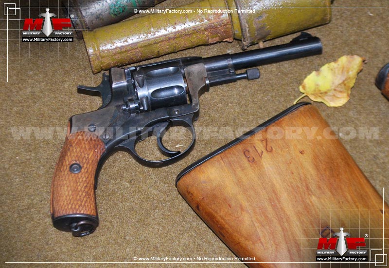 Russian Nagant-Tokarev 1975 1895-Revolver & 1933-Pistol 