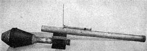 Side profile image of the Panzerfaust 30 on display; note simple flip-up leaf sight
